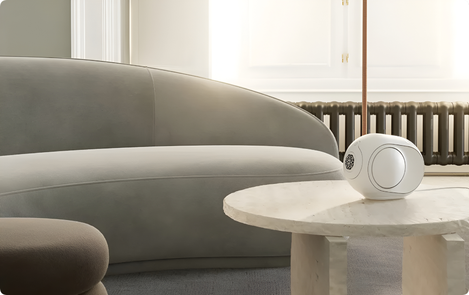Devialet Phantom II 98 dB Iconic White — компактная премиальная колонка с мощным чистым звуком и элегантным белым дизайном