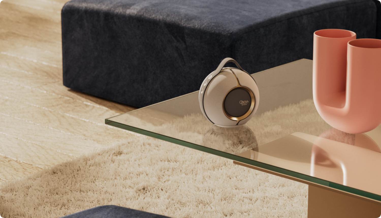 Компактная портативная колонка Devialet Mania Opéra de Paris с премиальным звучанием и элегантным дизайном