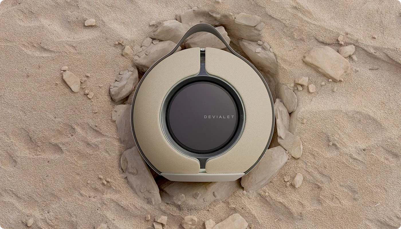 Премиальная портативная колонка Devialet Mania Sandstorm с стильным дизайном и мощным качественным звуком